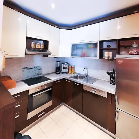 Damir Apartman *